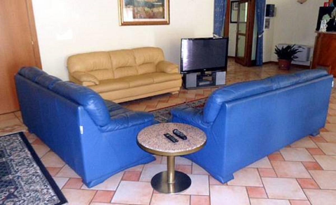 Hotel Lory Ficarolo Екстер'єр фото